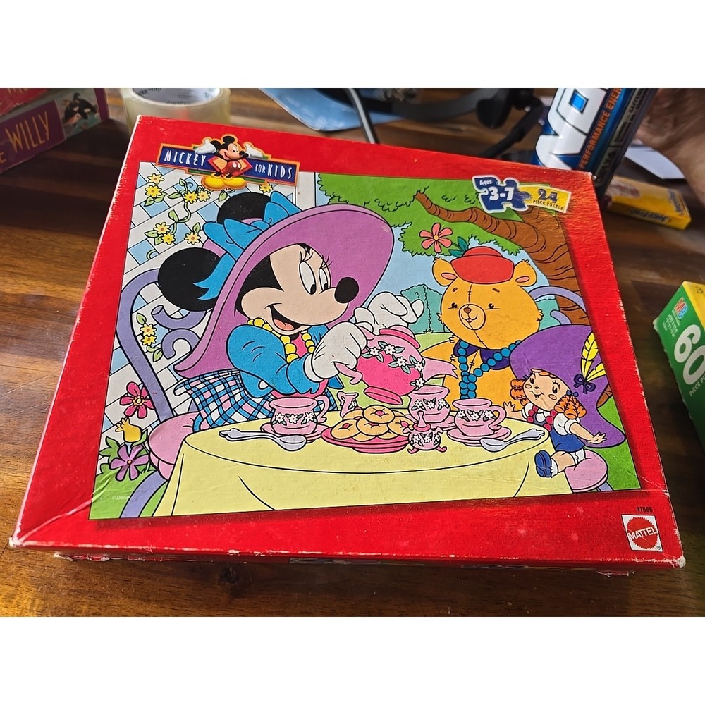 Milton Bradley  MINNIE MOUSE PUZZLE 24 Pieces W/ Box